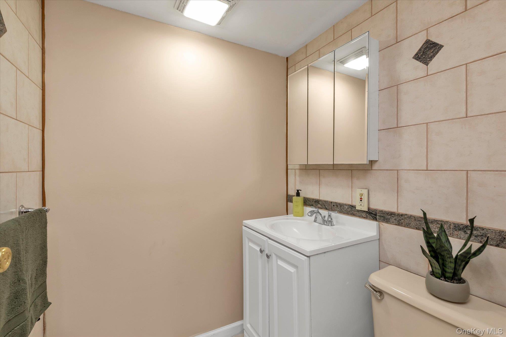 2 East Court Property Photo 20