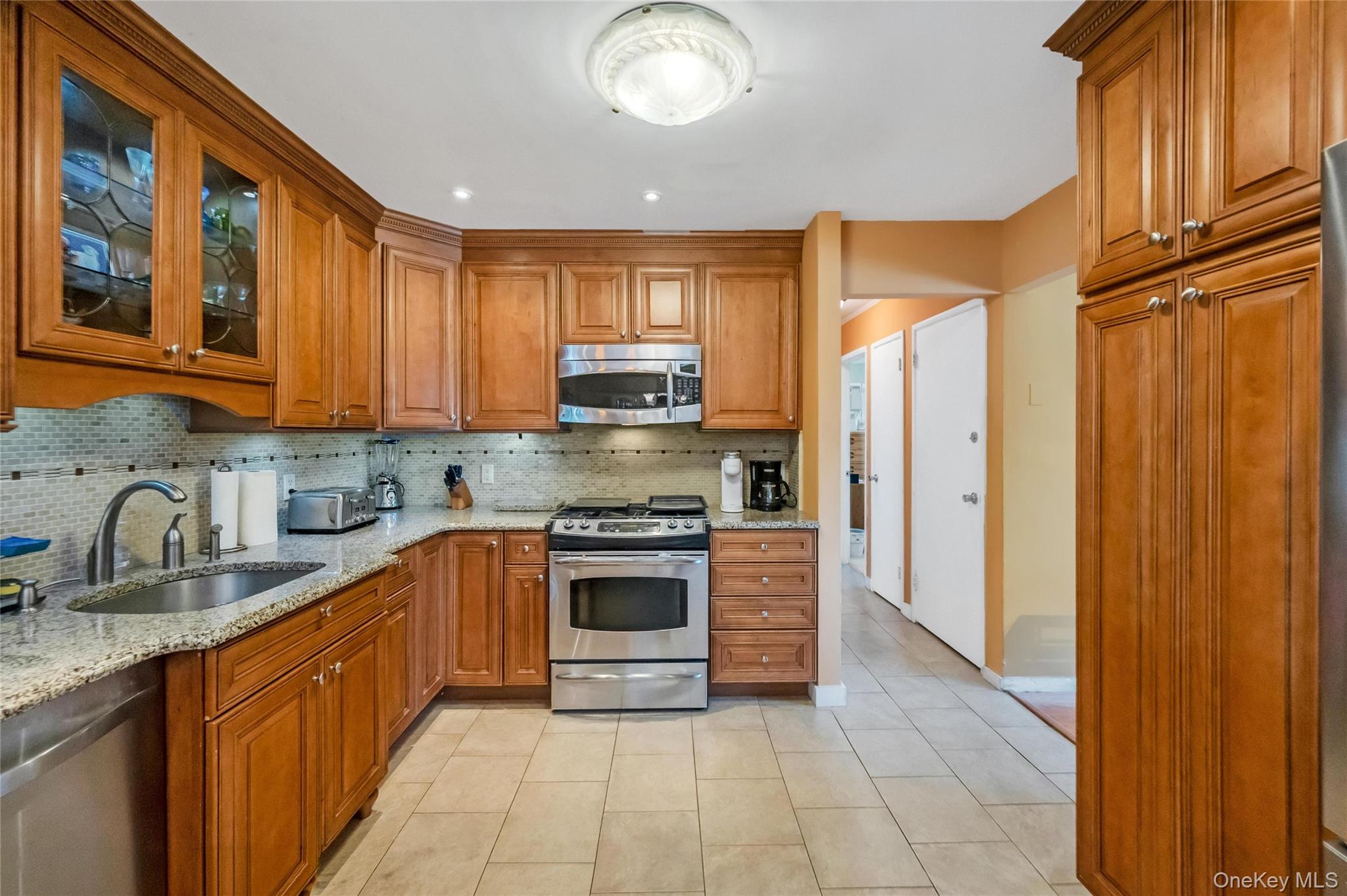 34 Oak Street Property Photo 10