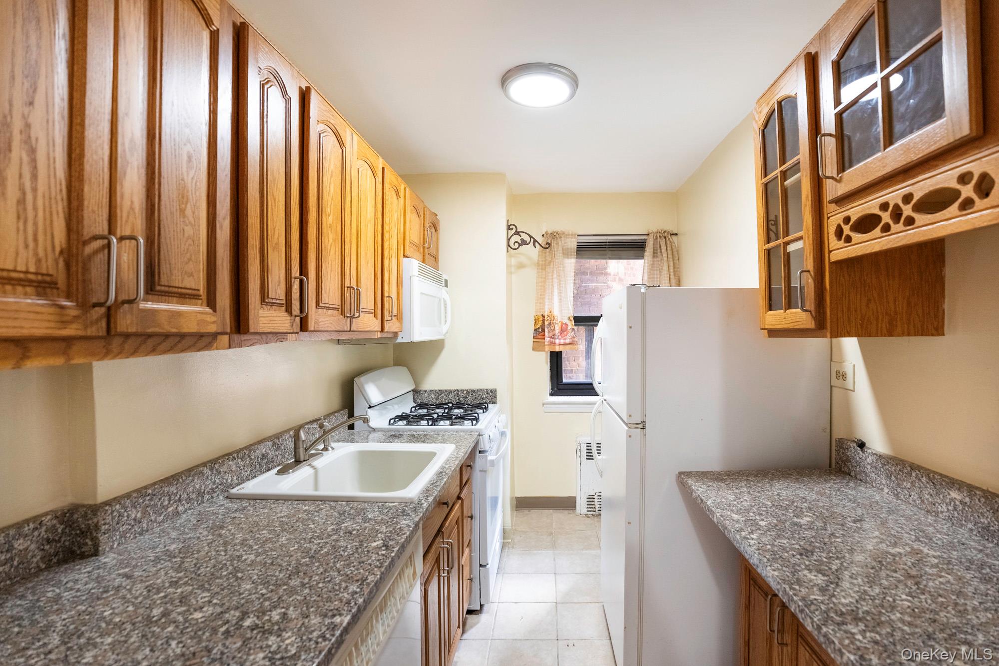102-55 67 Road 2v Property Photo 7