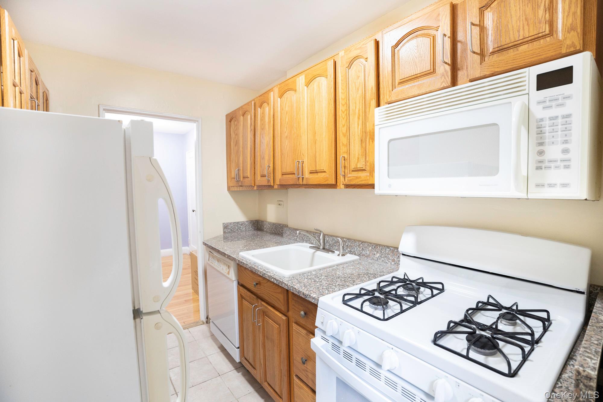 102-55 67 Road 2v Property Photo 8