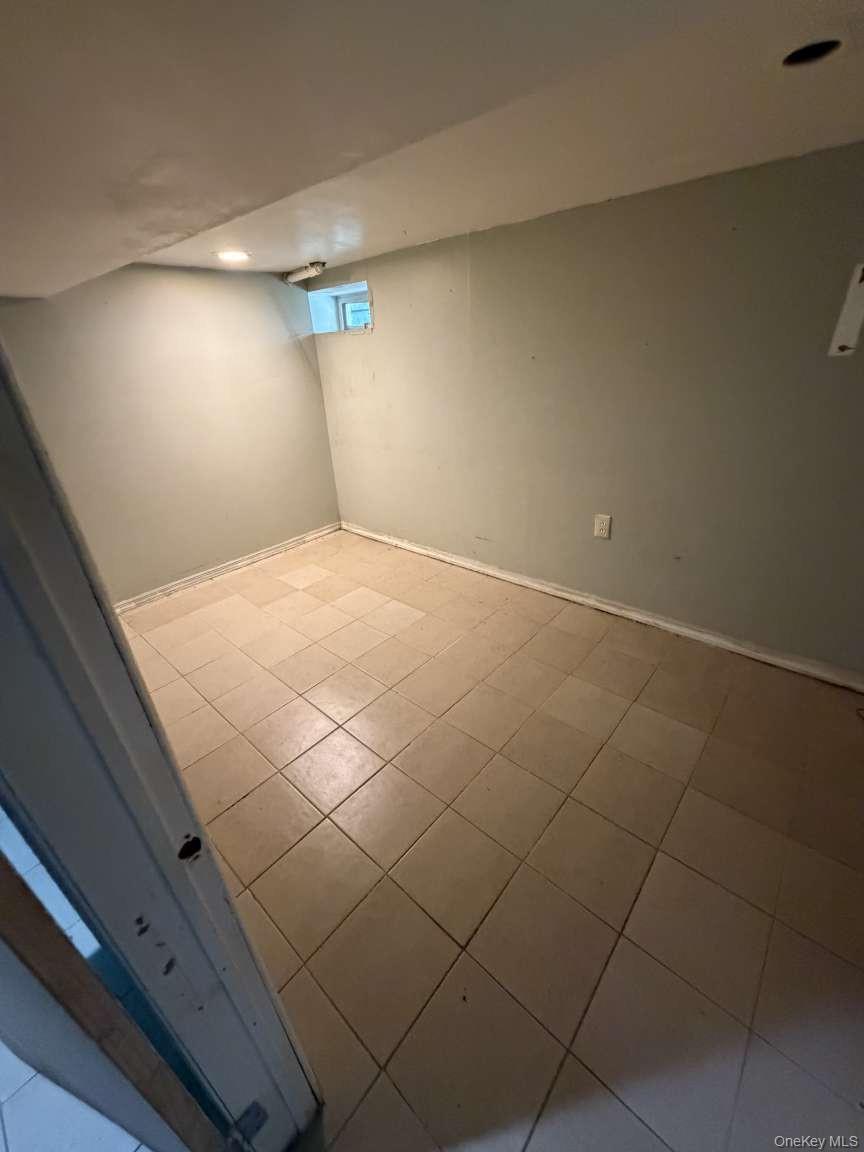 160-16 78th Avenue Property Photo 9