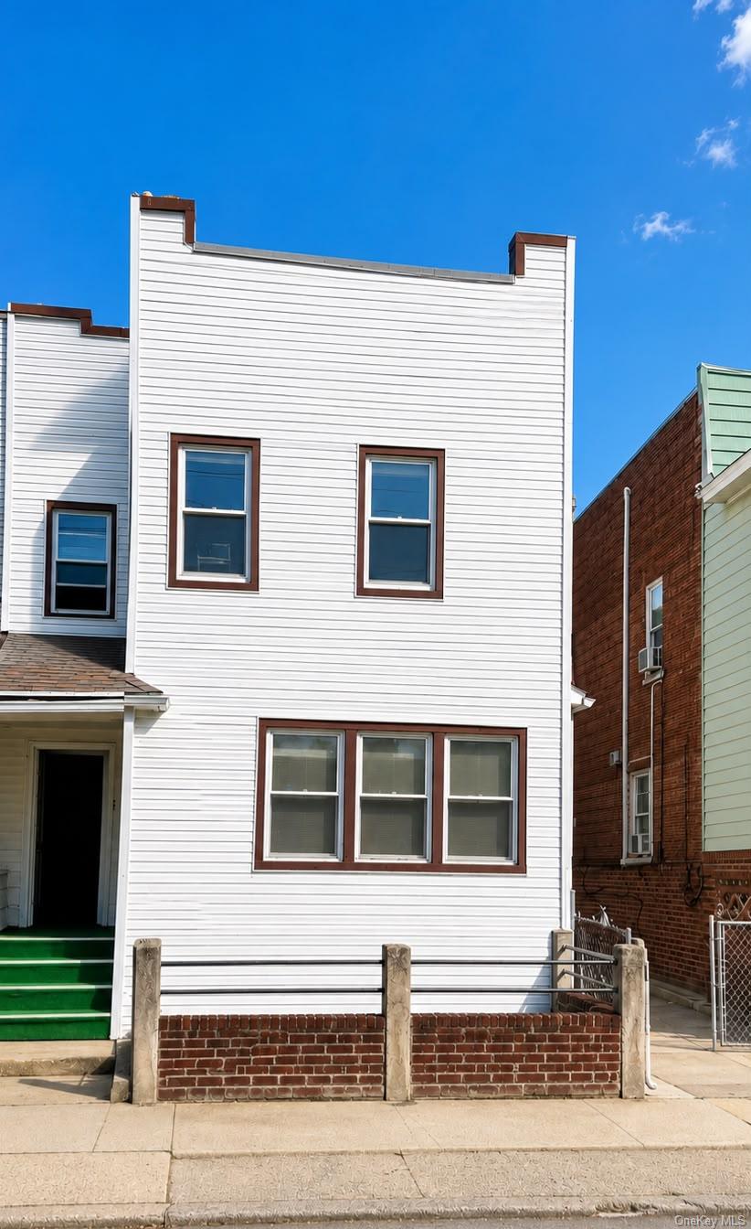 10913 127 Property Photo 1