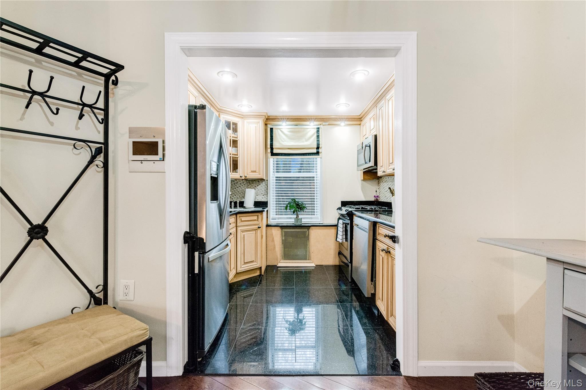 74-45 Yellowstone Boulevard 2/c Property Photo 14