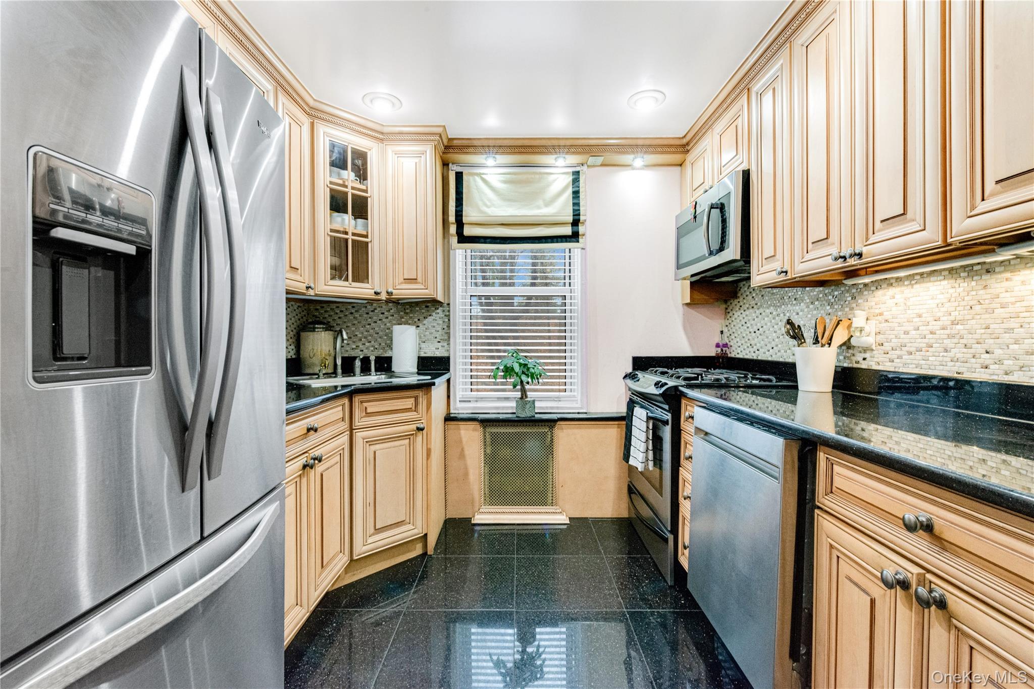 74-45 Yellowstone Boulevard 2/c Property Photo 16