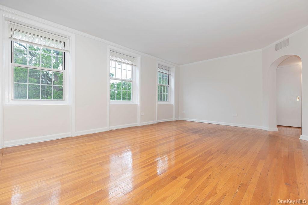 1344 Midland Avenue 3e Property Photo 5