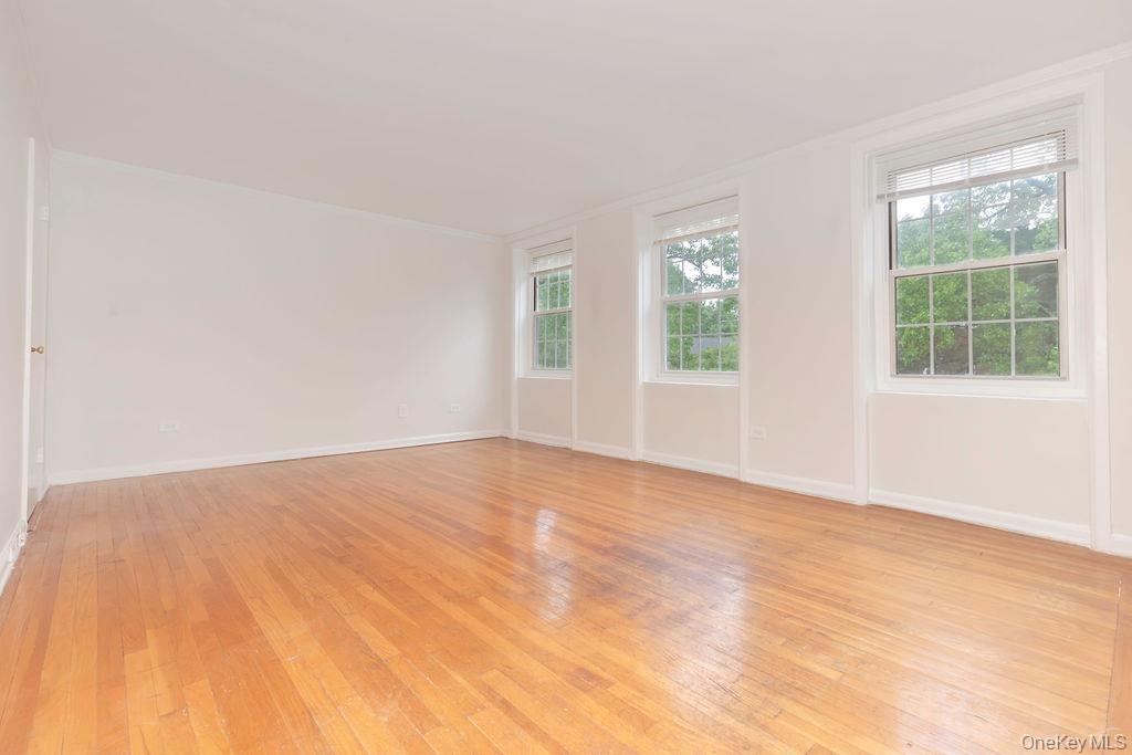 1344 Midland Avenue 3e Property Photo 7
