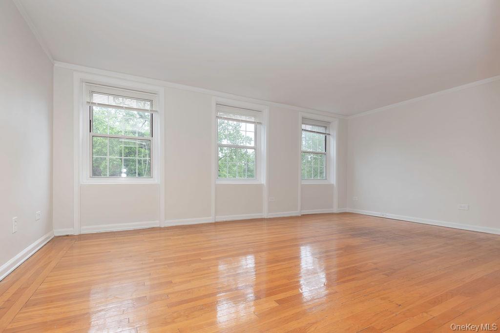 1344 Midland Avenue 3e Property Photo 8