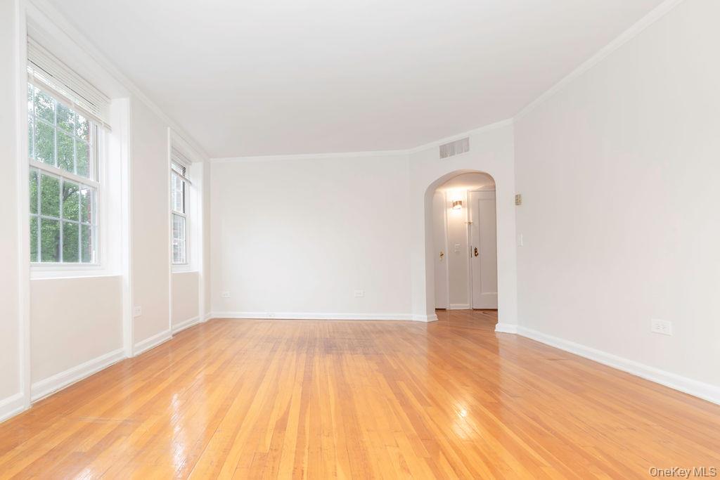 1344 Midland Avenue 3e Property Photo 9