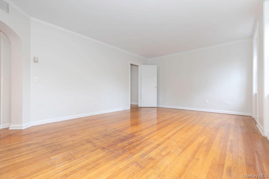 1344 Midland Avenue 3e Property Photo 11