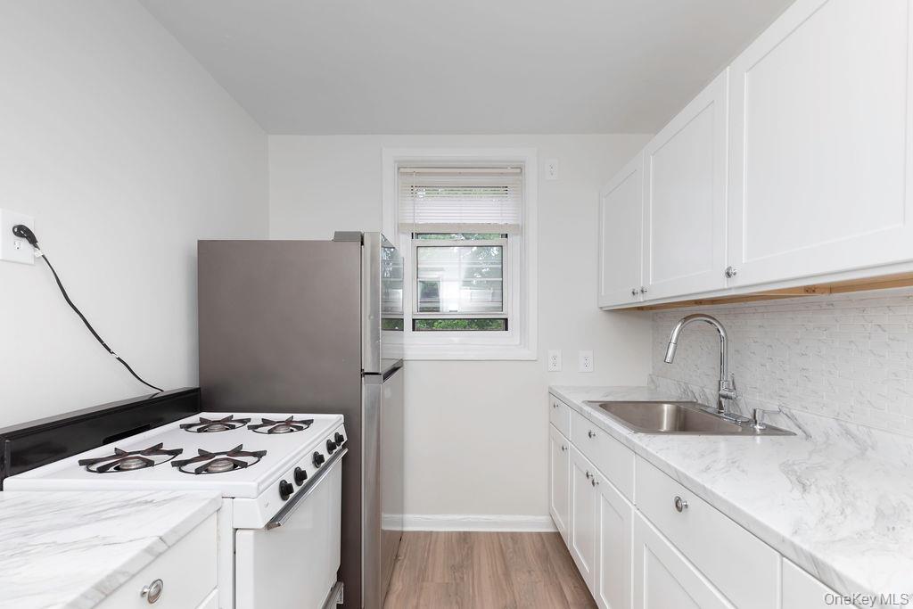 1344 Midland Avenue 3e Property Photo 16