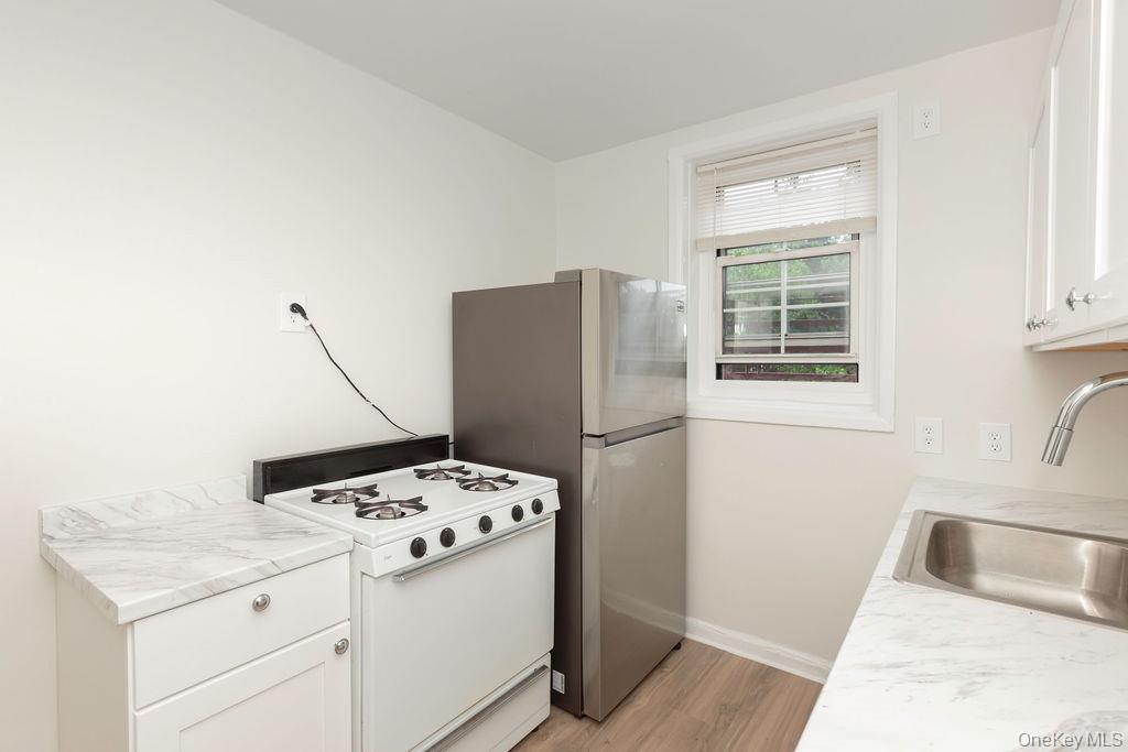 1344 Midland Avenue 3e Property Photo 17