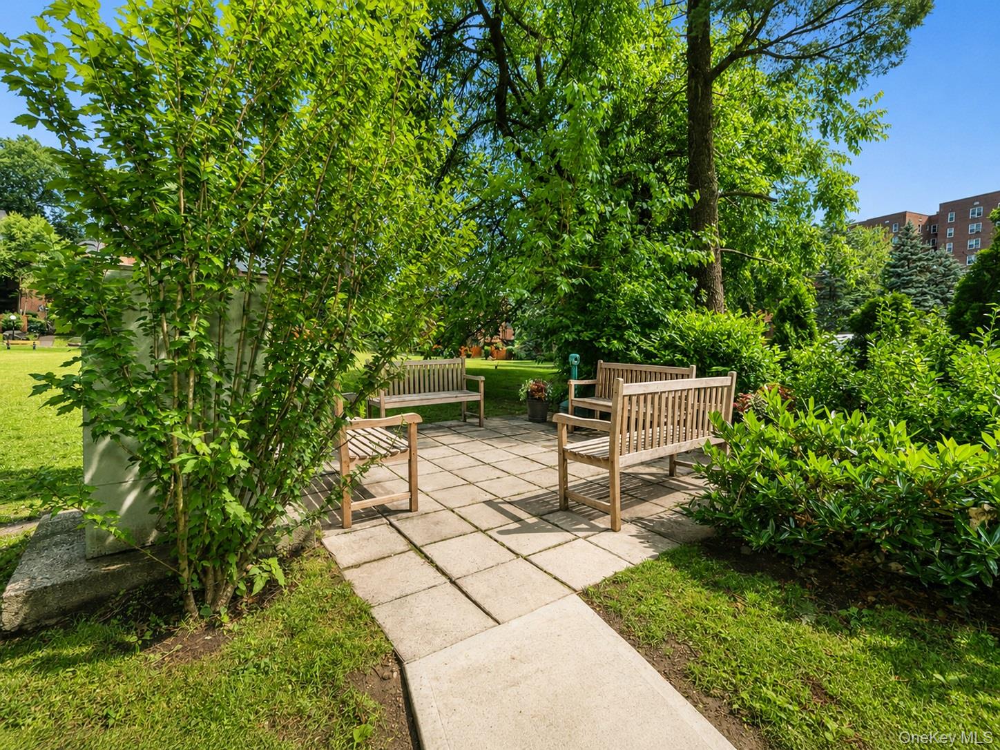 1344 Midland Avenue 3e Property Photo 28