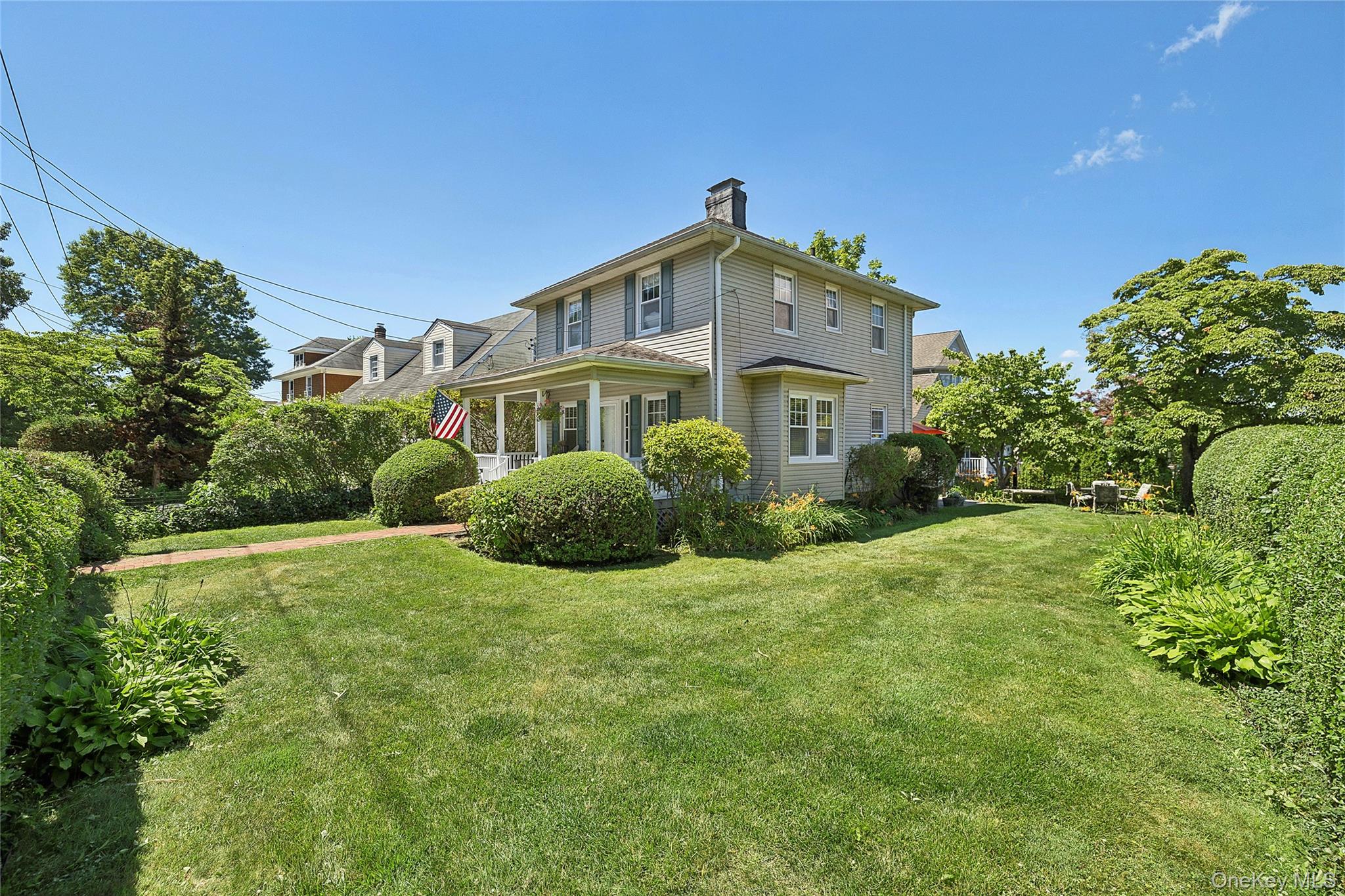 1472 Middle Neck Road Property Photo 1