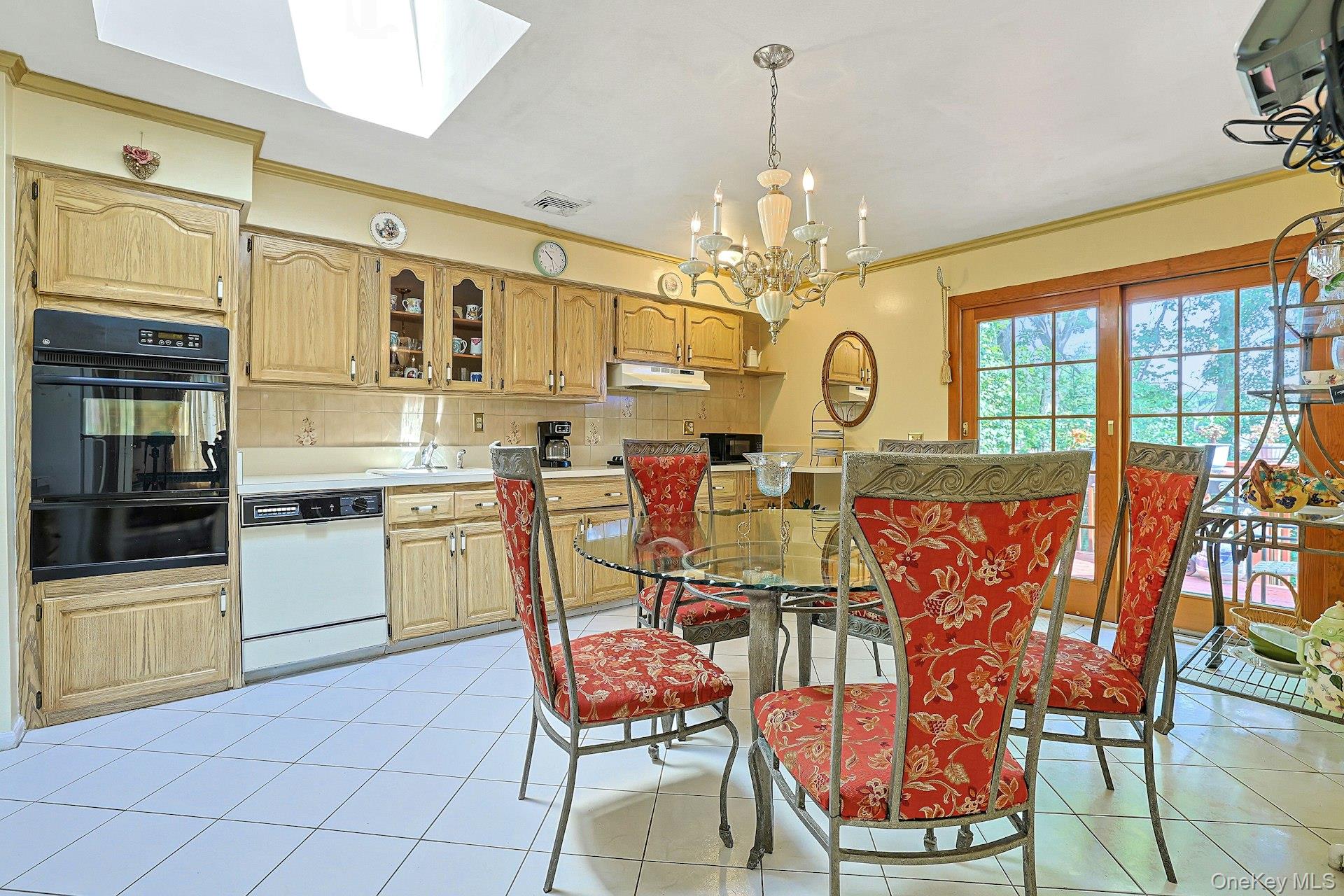 635 Gilbert Avenue Property Photo 10