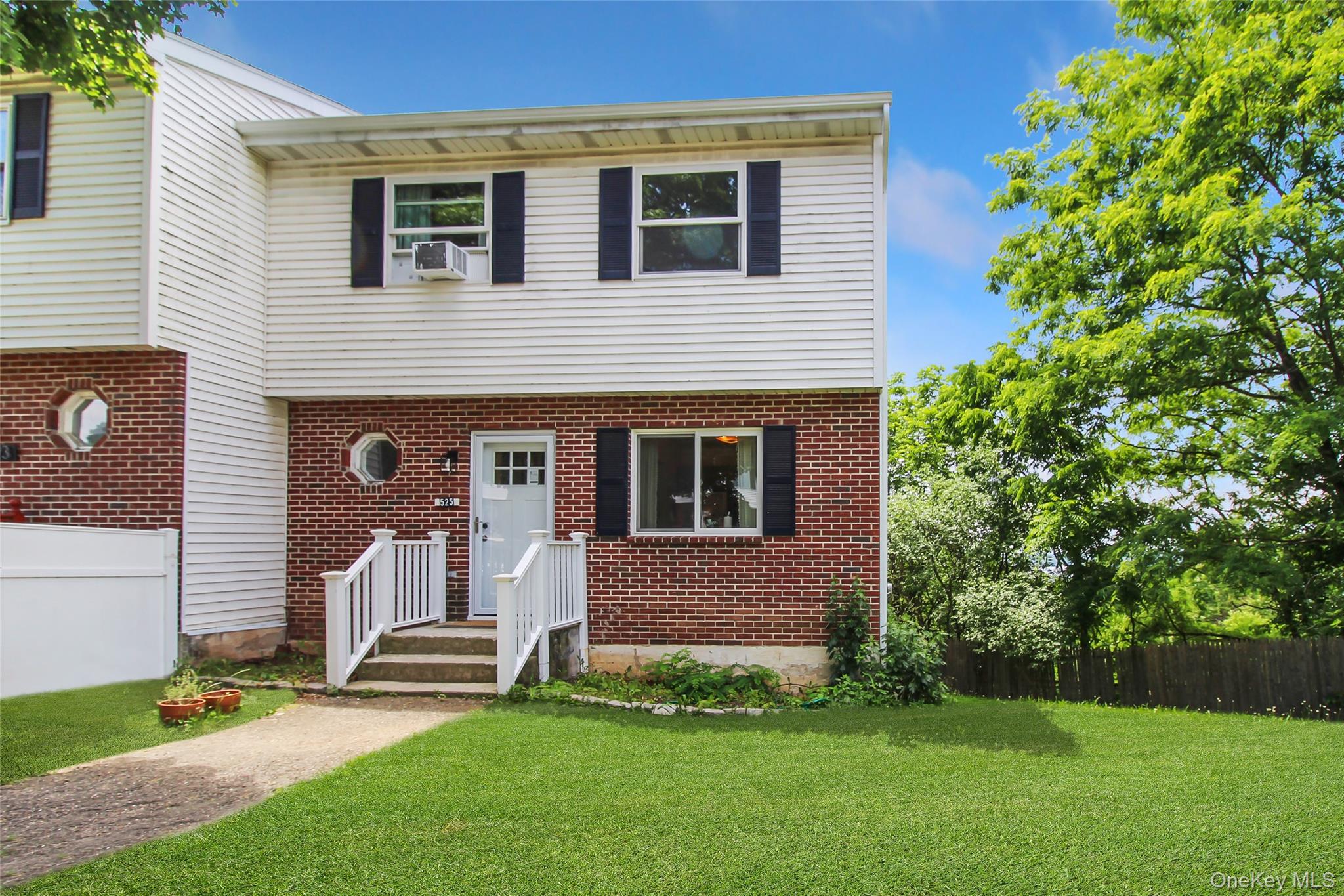 525 Harbor View Court Property Photo 1