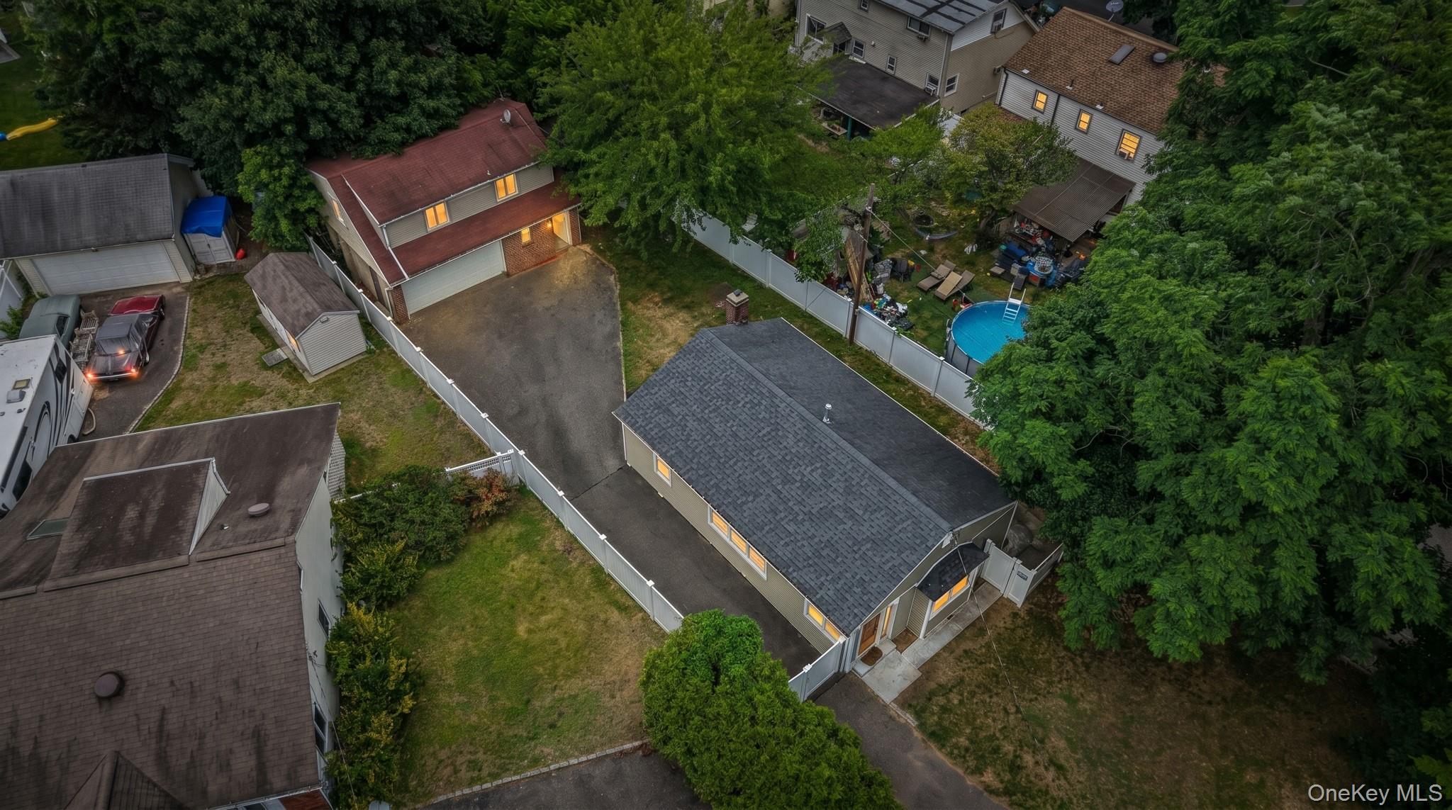 185 E 17th Street Property Photo 1