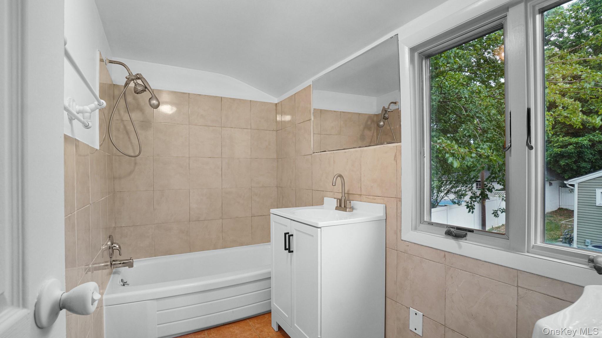 185 E 17th Street Property Photo 26