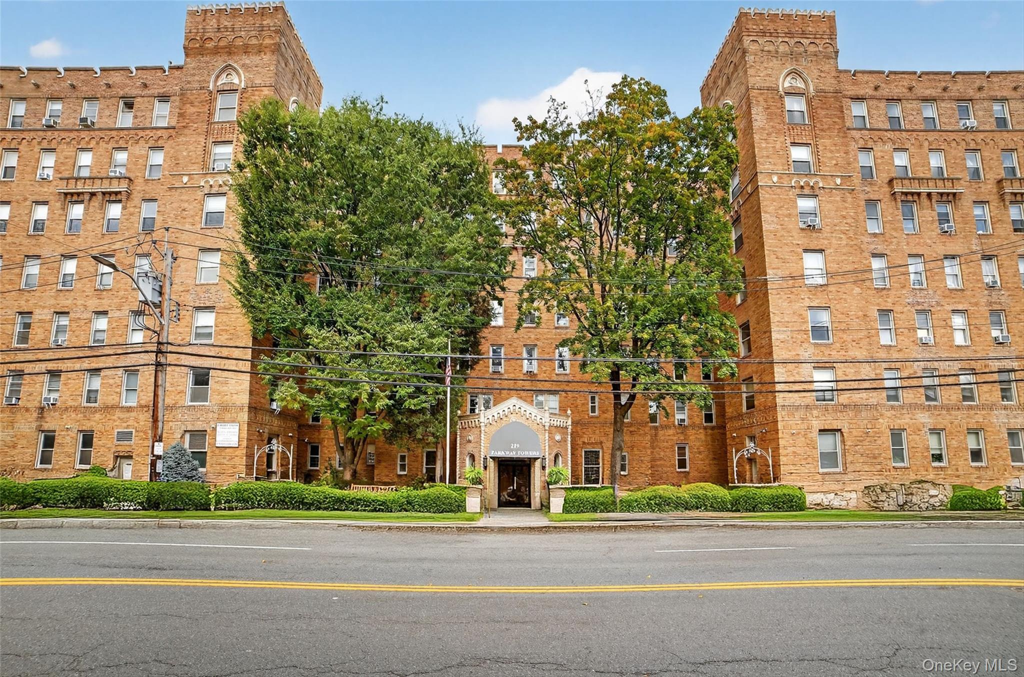 219 Bronx River Road 2L Property Photo 1