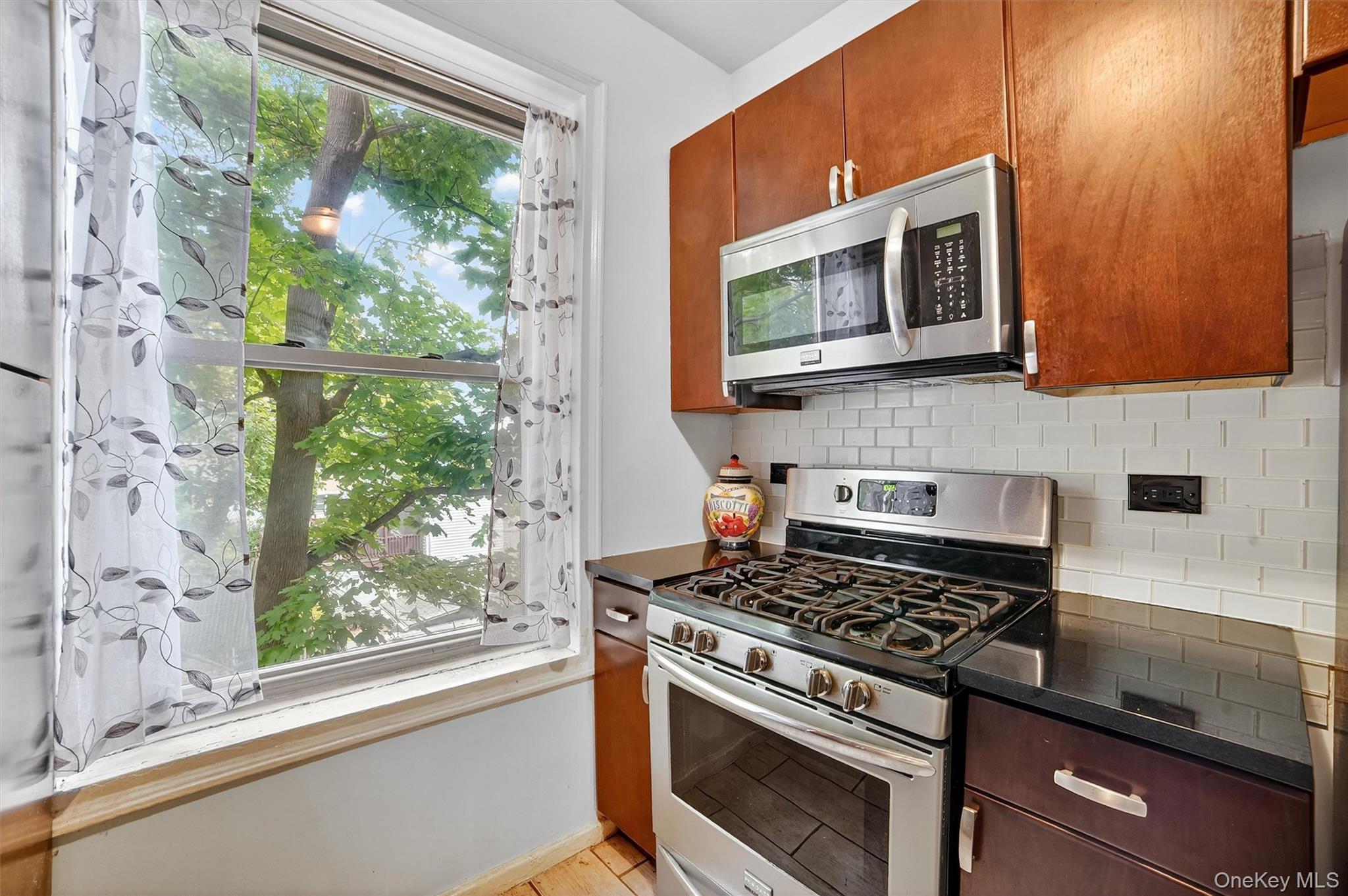 219 Bronx River Road 2l Property Photo 16