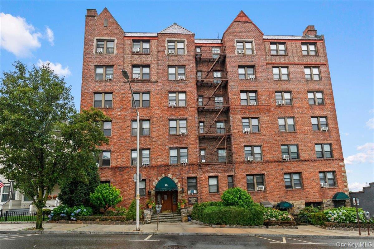 19 S Broadway 4F Property Photo 1