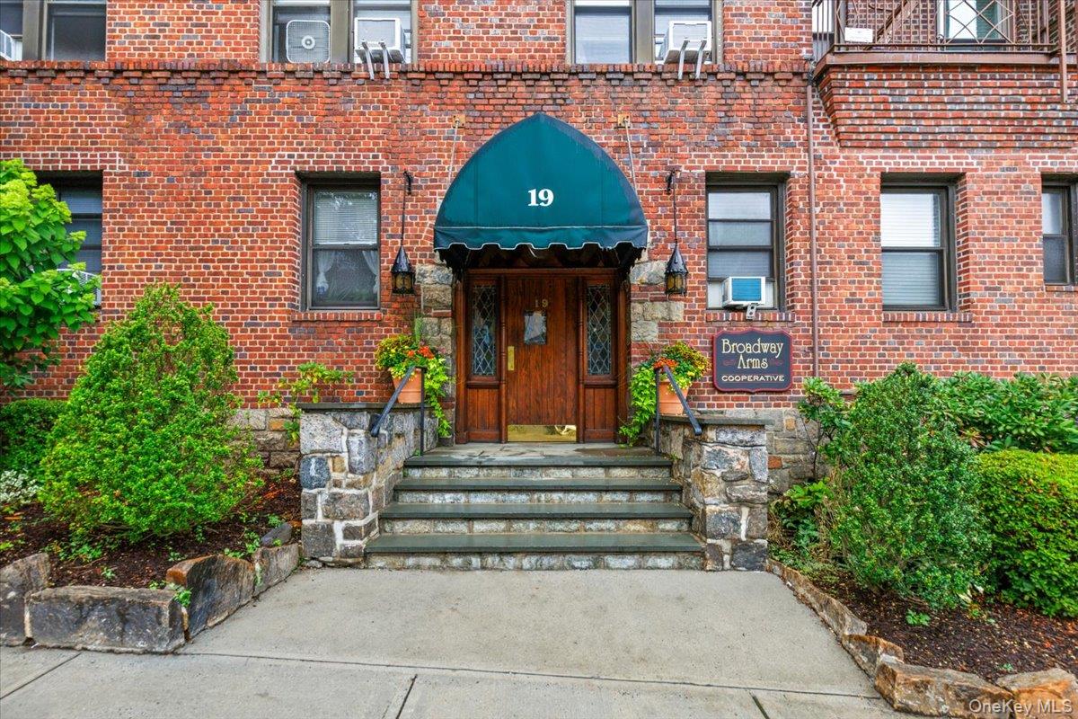 19 S Broadway 4f Property Photo 2