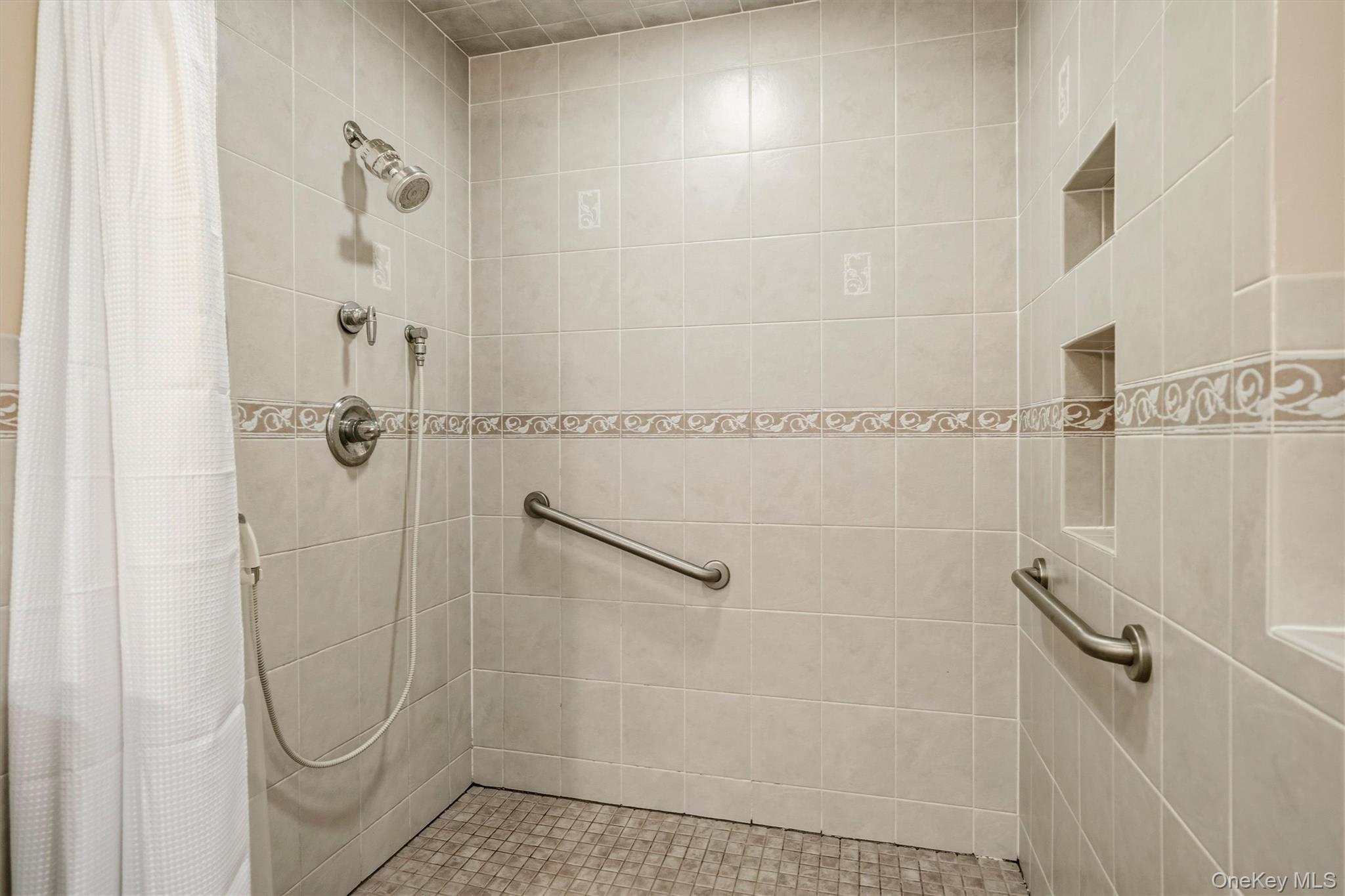 6 May Court Property Photo 31