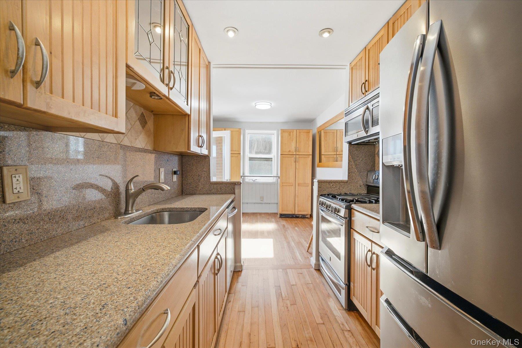 370 W Broadway 5w Property Photo 5