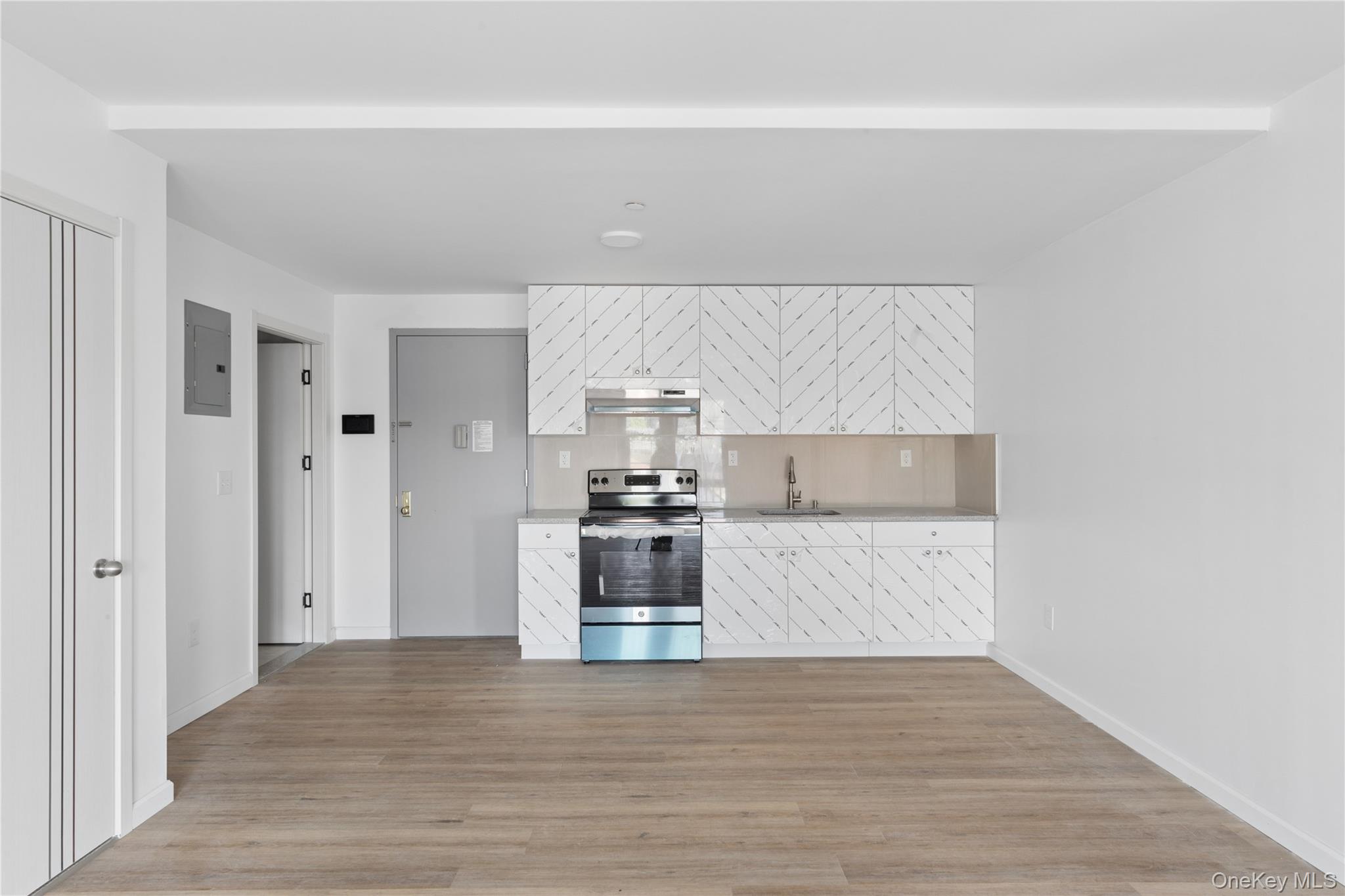 70-25 Queens Boulevard 7h Property Photo 6