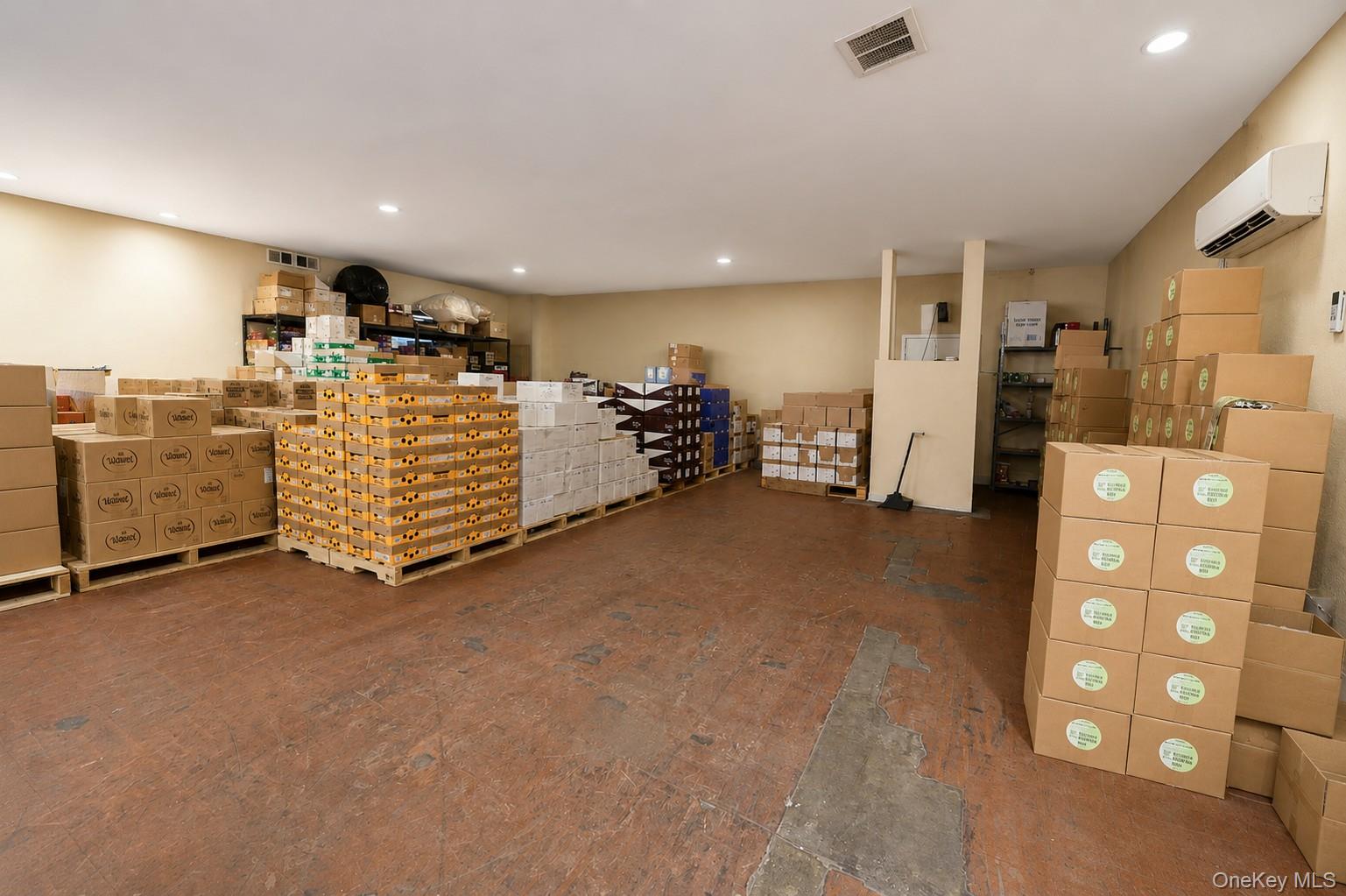 585 Meserole Street Property Photo 14