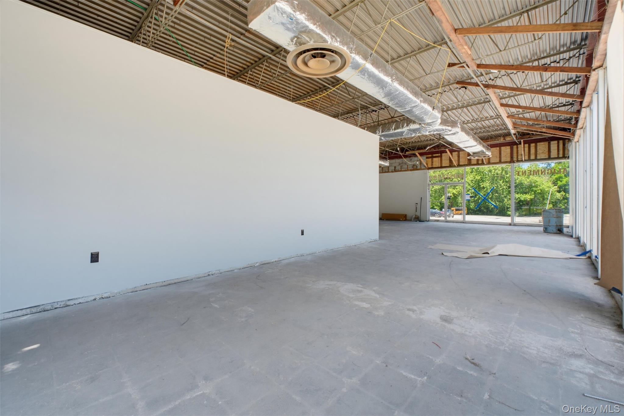 1375 East Main Street Property Photo 10