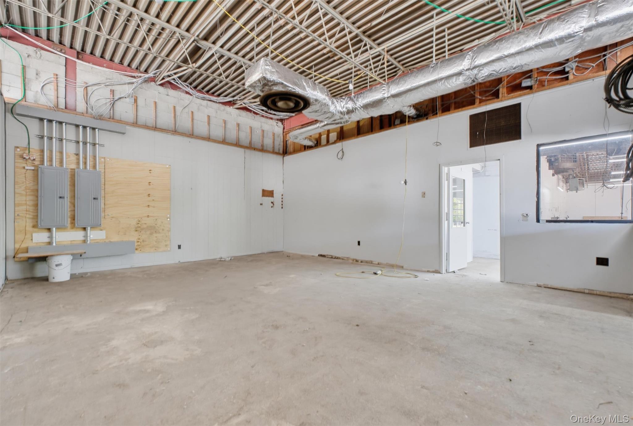 1375 East Main Street Property Photo 12