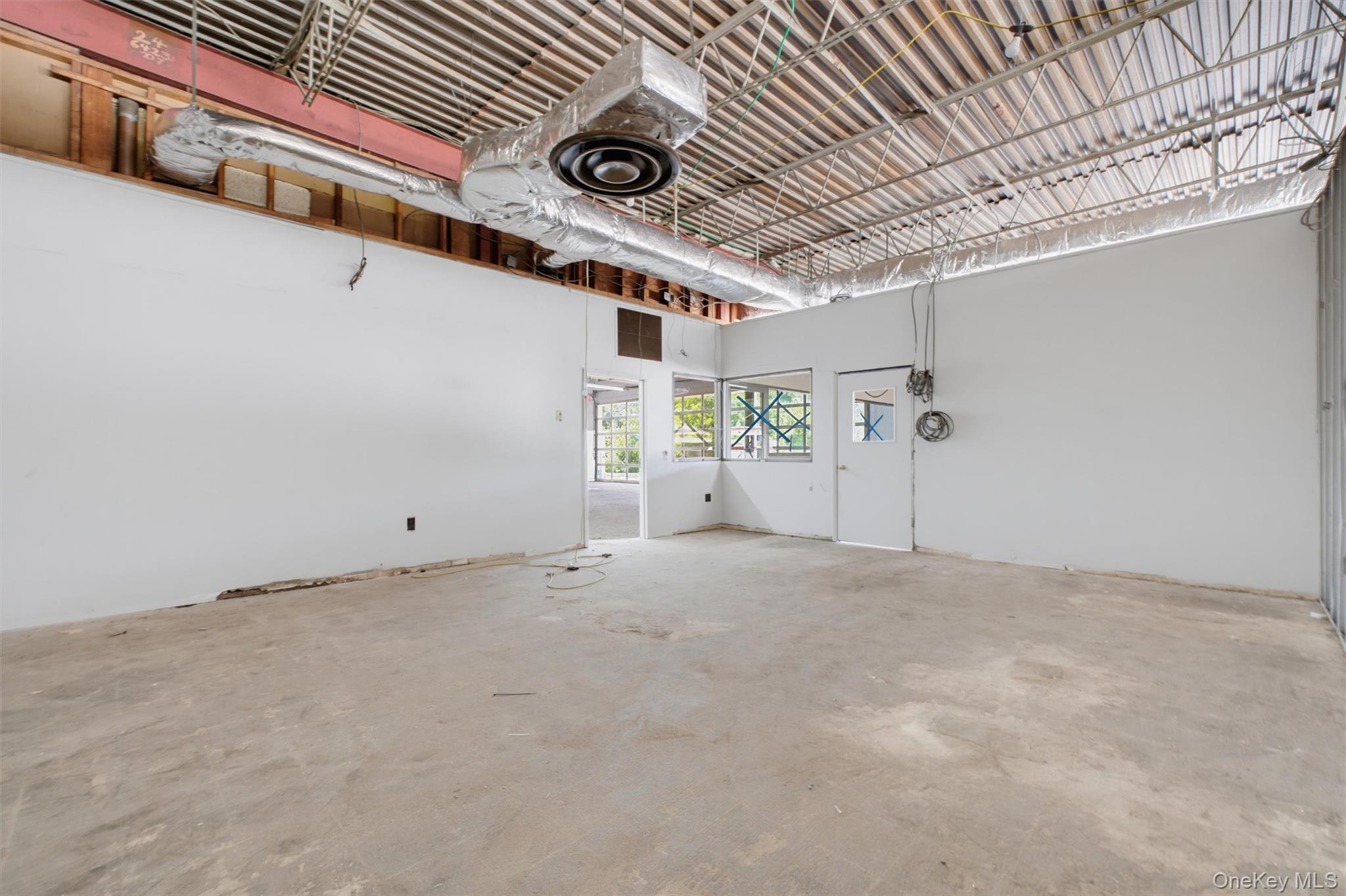1375 East Main Street Property Photo 14