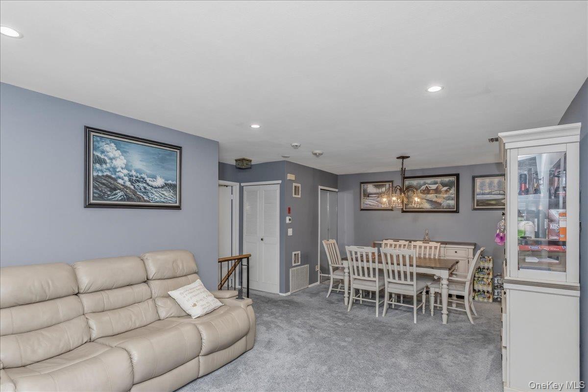 62 Cambridge Drive Property Photo 4