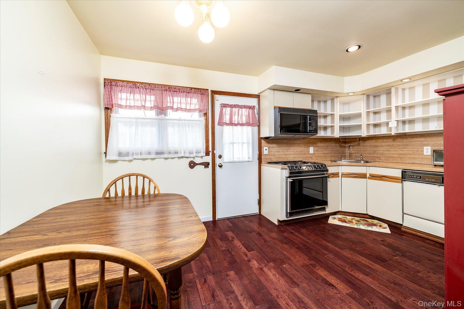 6741 197th Street Property Photo 5
