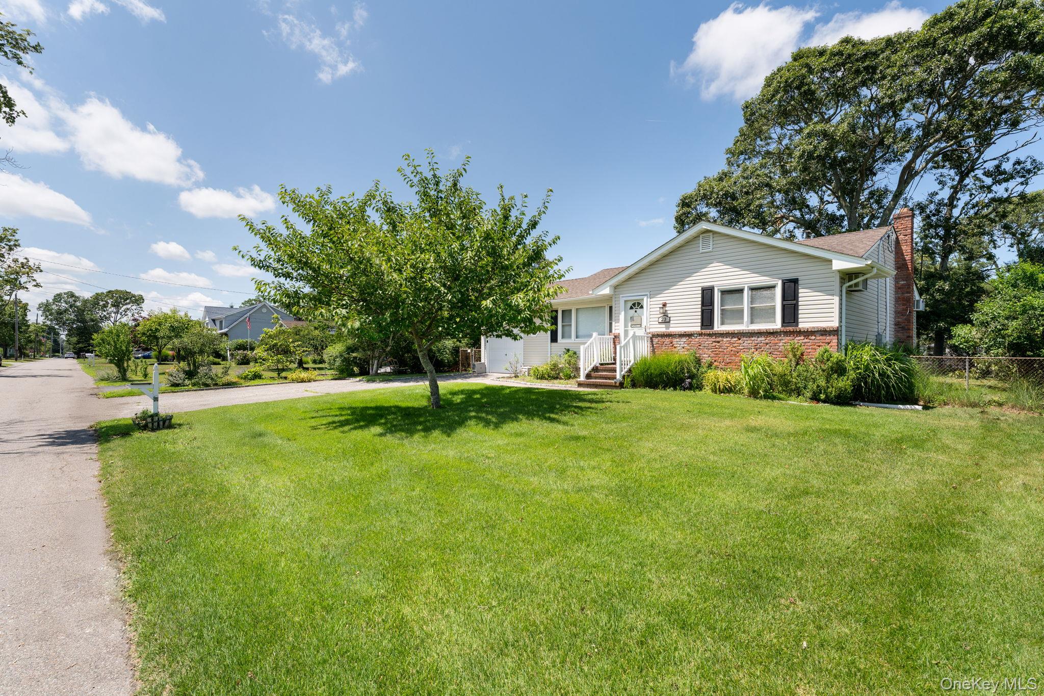 23 Staller Boulevard Property Photo 1