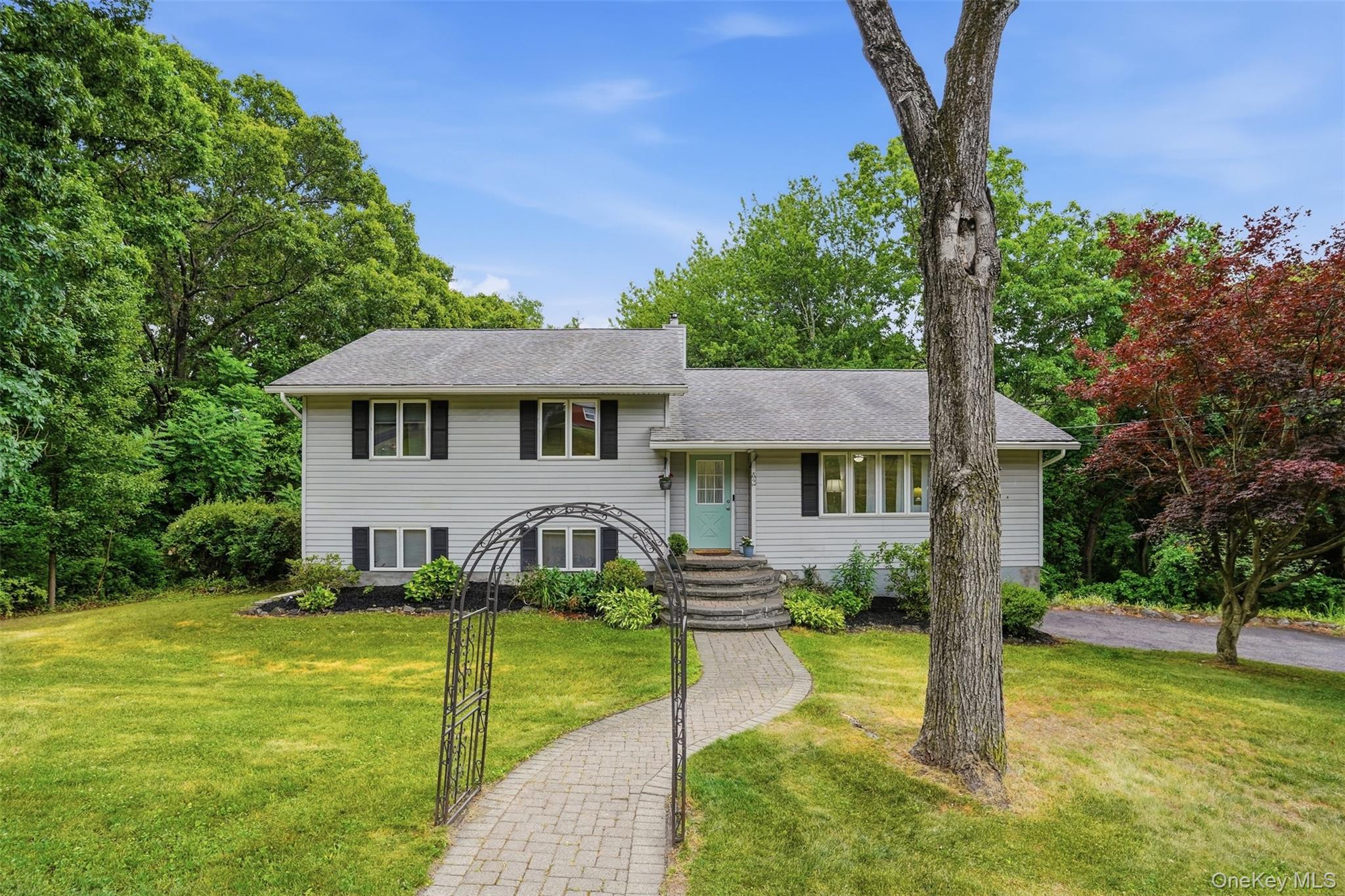 9 Roxanne Boulevard Property Photo 1