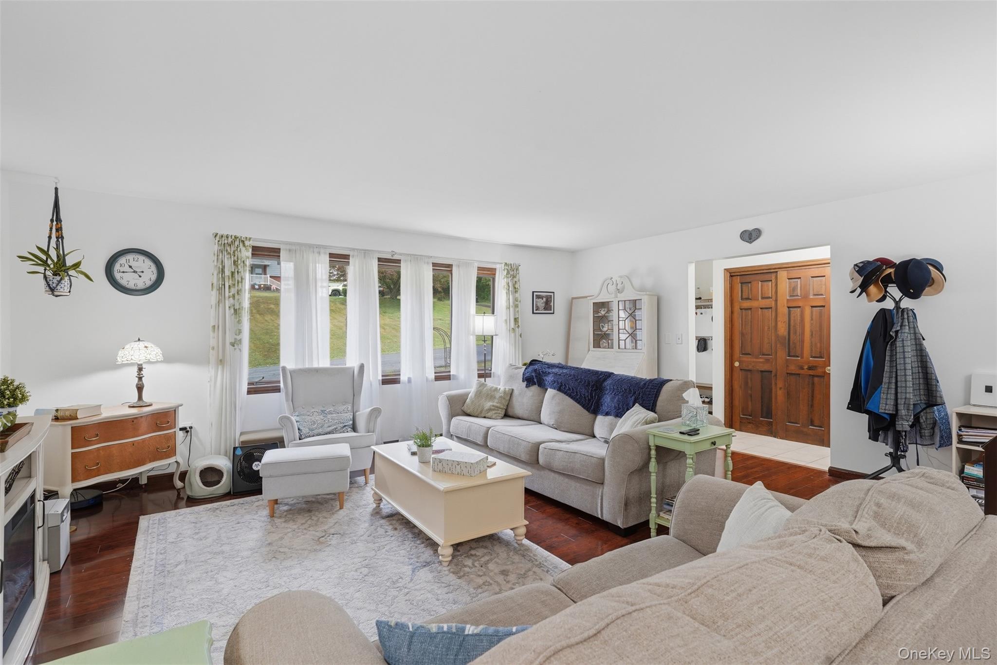 9 Roxanne Boulevard Property Photo 4