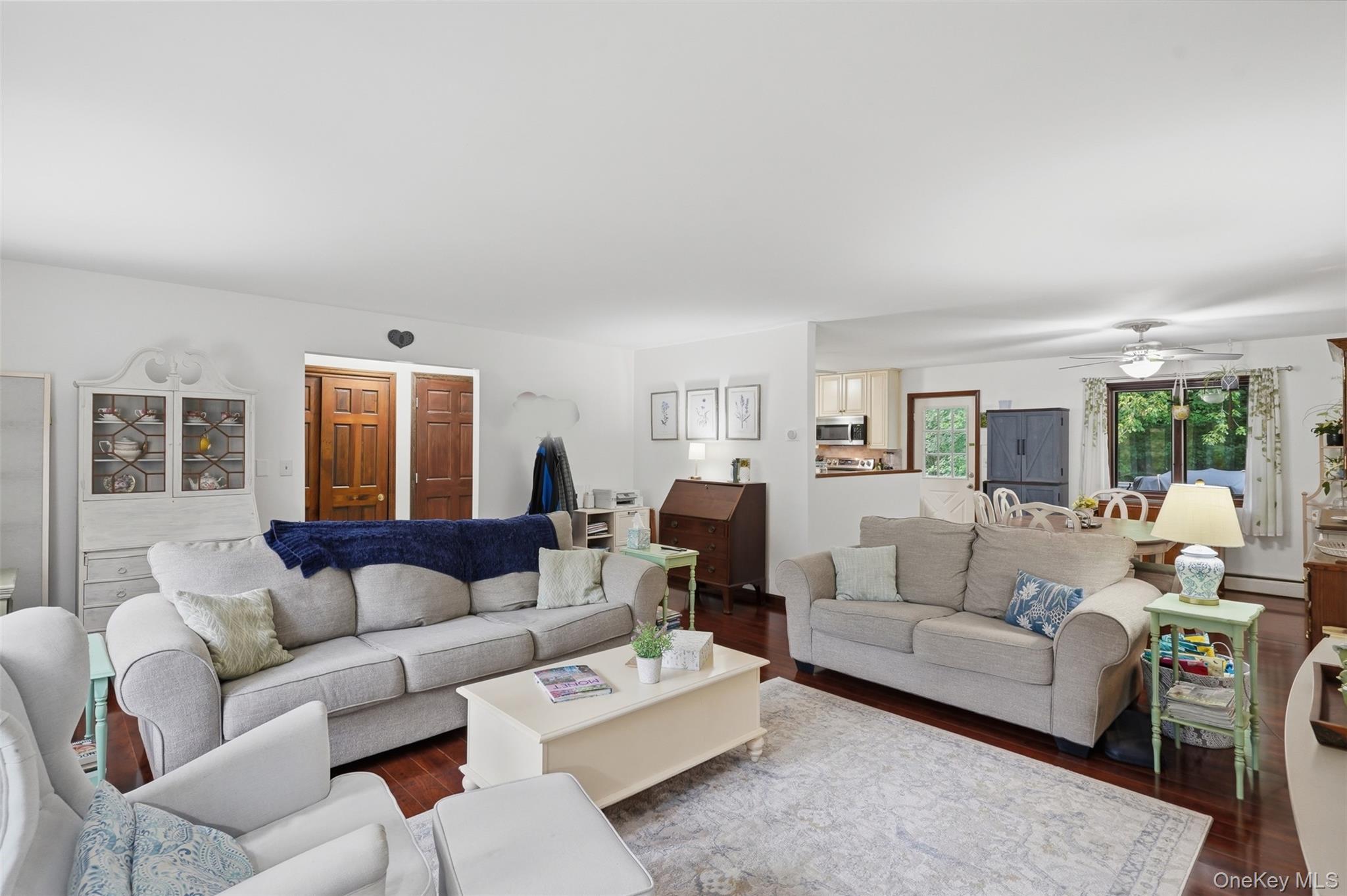 9 Roxanne Boulevard Property Photo 5