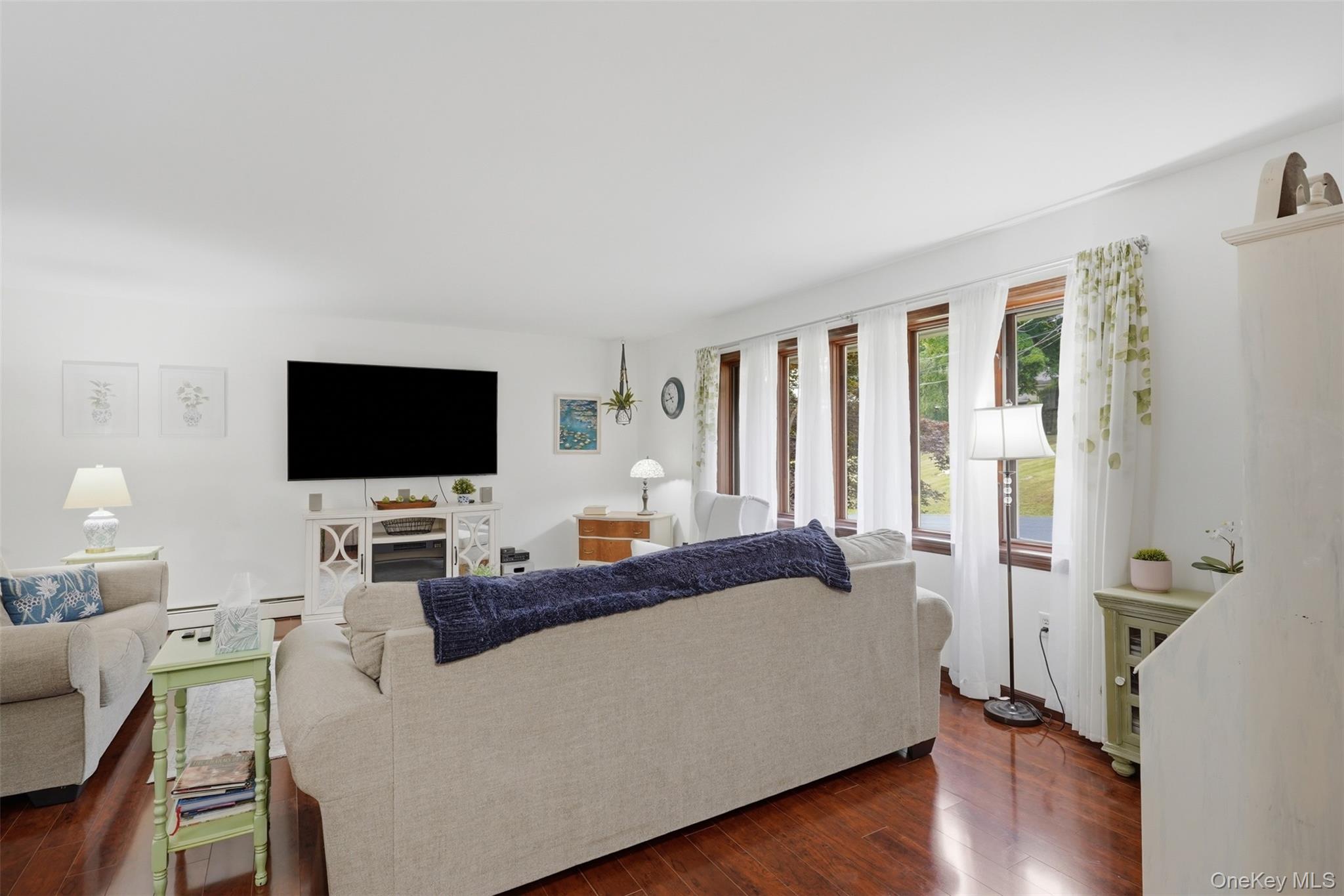 9 Roxanne Boulevard Property Photo 6