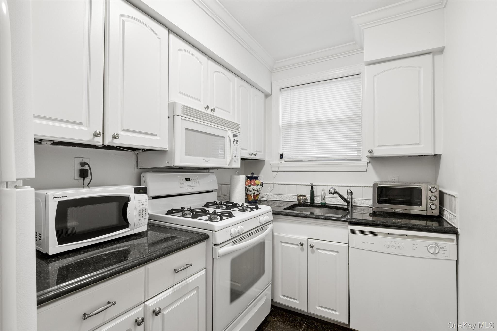 43 Edwards Street 1-b Property Photo 12