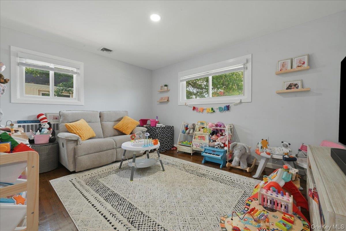 672 Anderson Avenue Property Photo 13