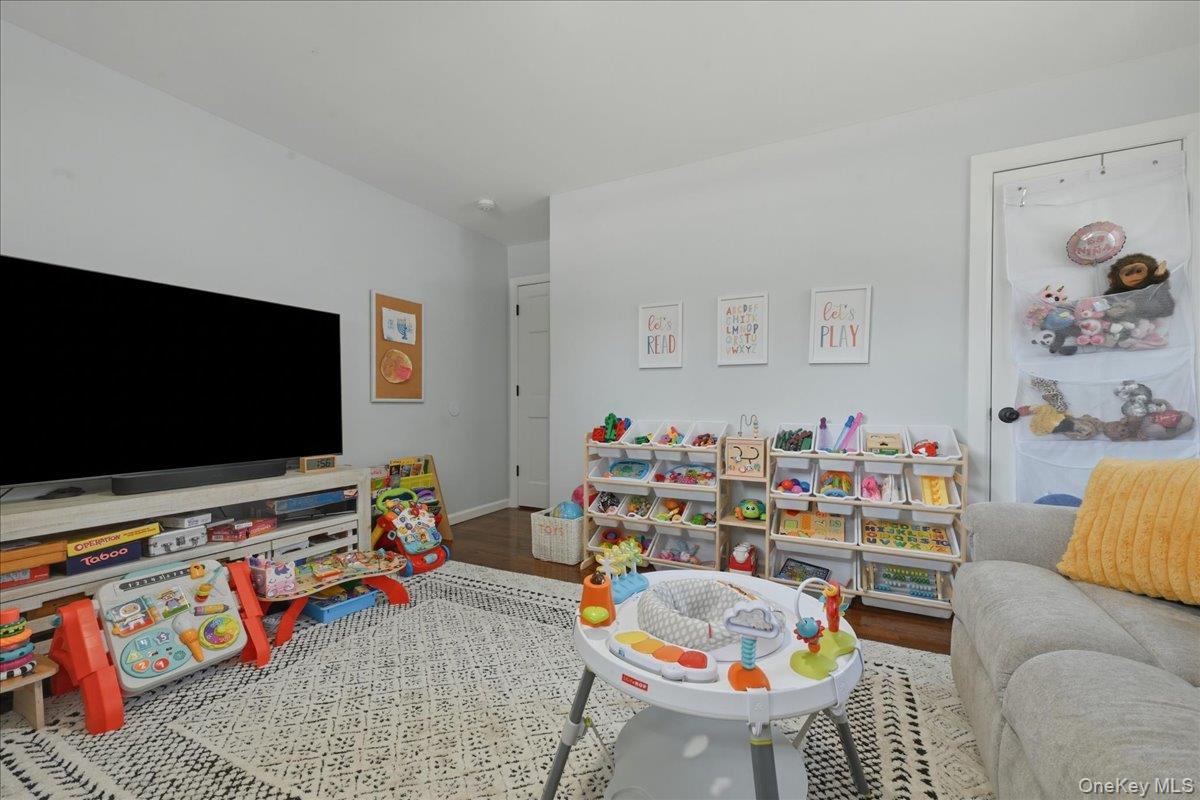 672 Anderson Avenue Property Photo 14