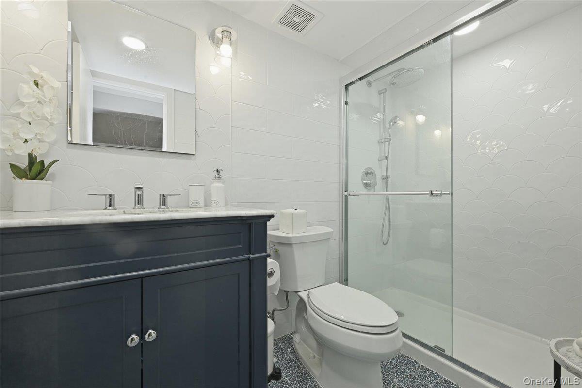 672 Anderson Avenue Property Photo 22