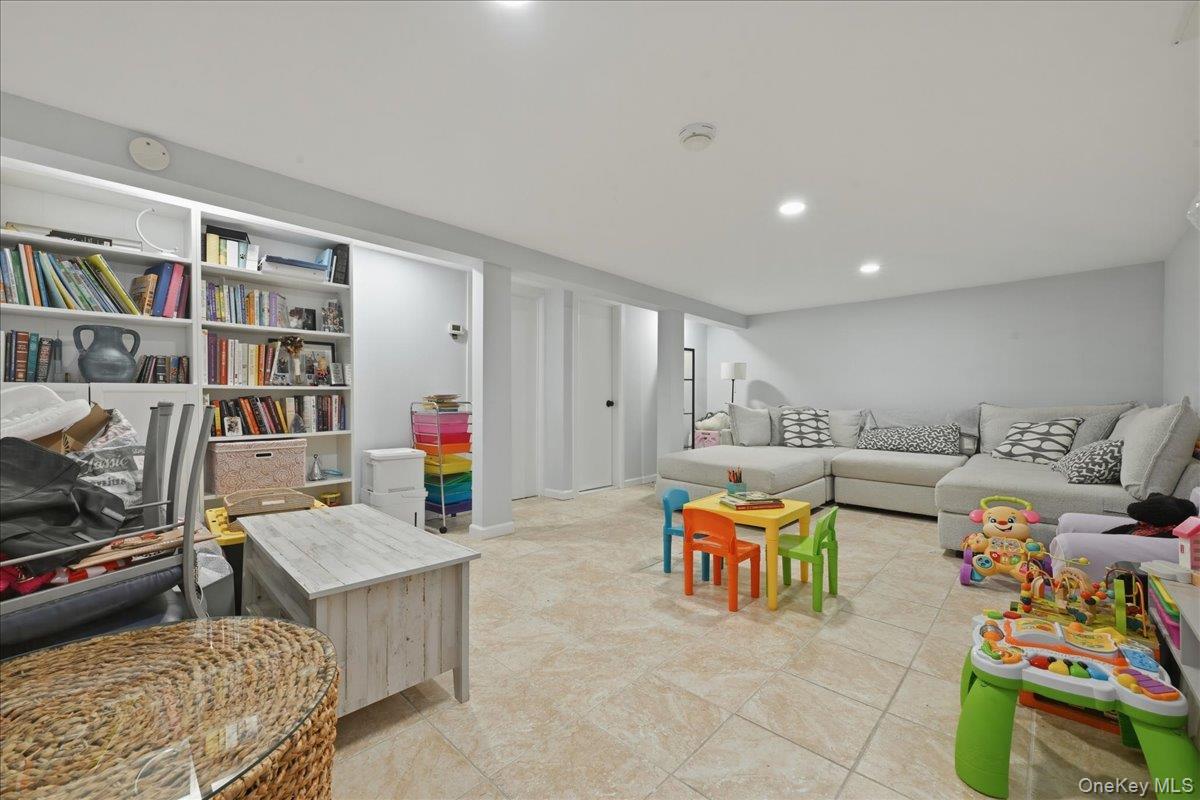 672 Anderson Avenue Property Photo 23