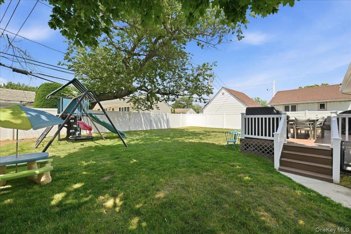 672 Anderson Avenue Property Photo 28