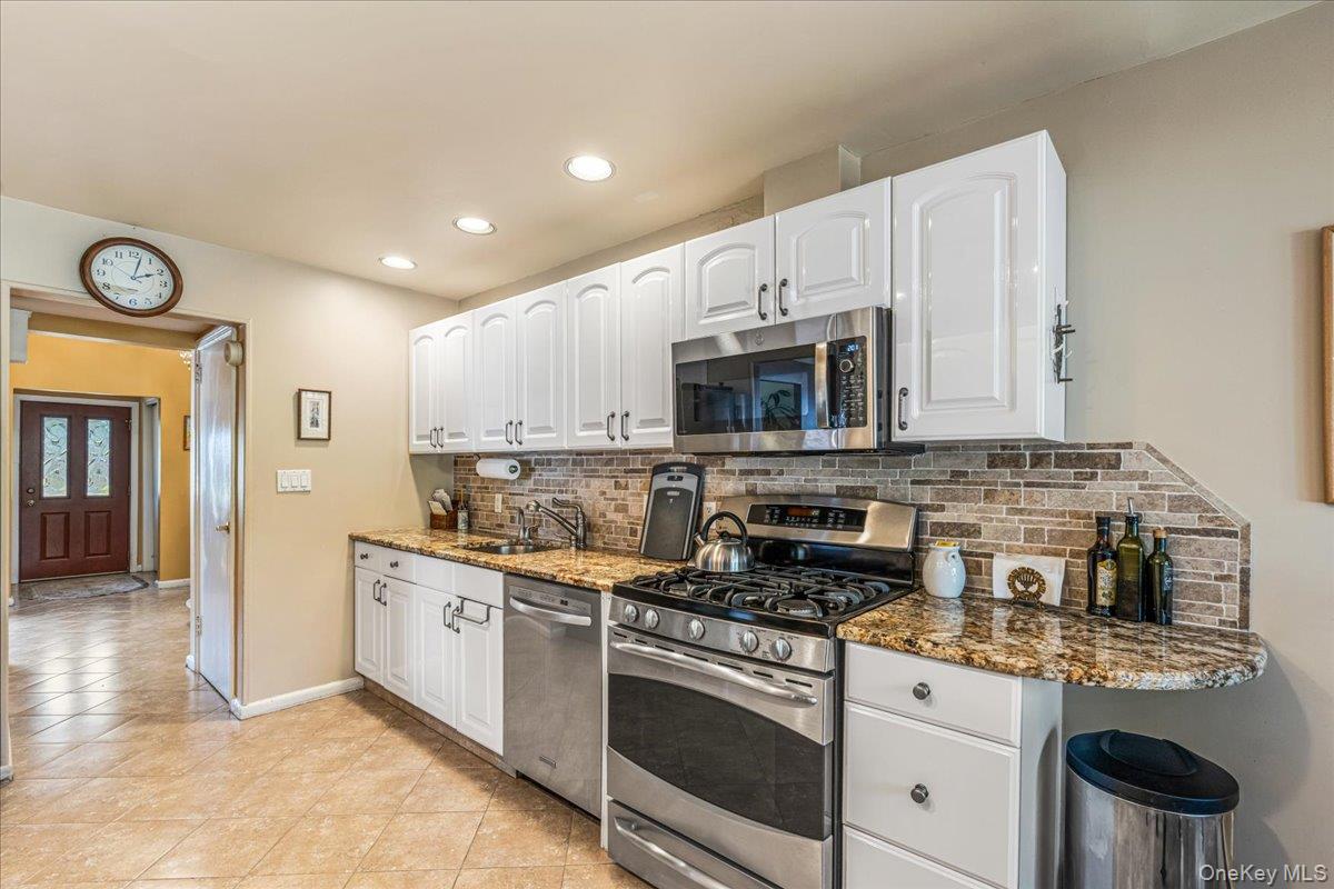 3247 Skillman Avenue Property Photo 4