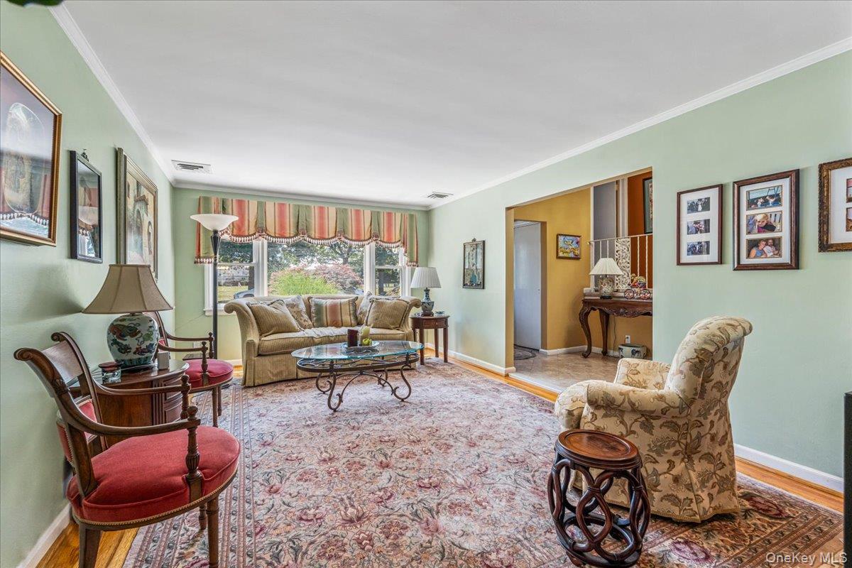 3247 Skillman Avenue Property Photo 7