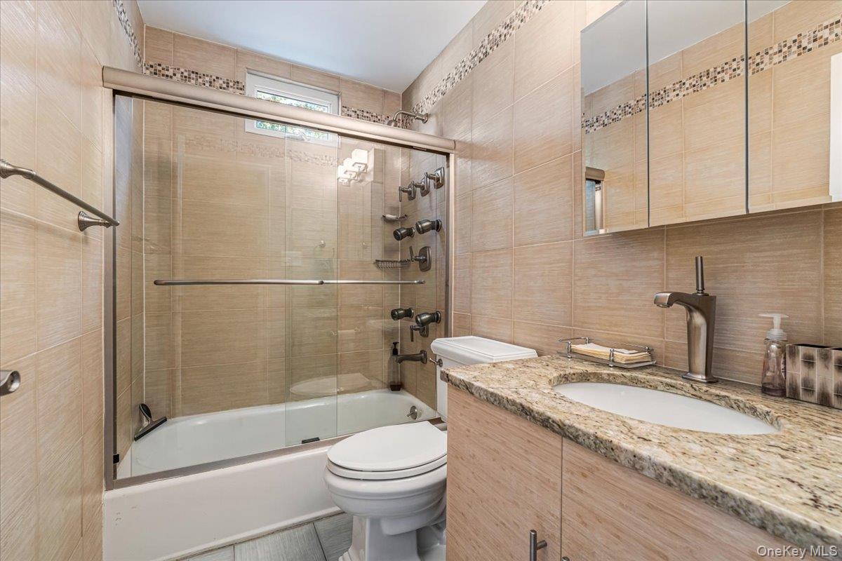 3247 Skillman Avenue Property Photo 16