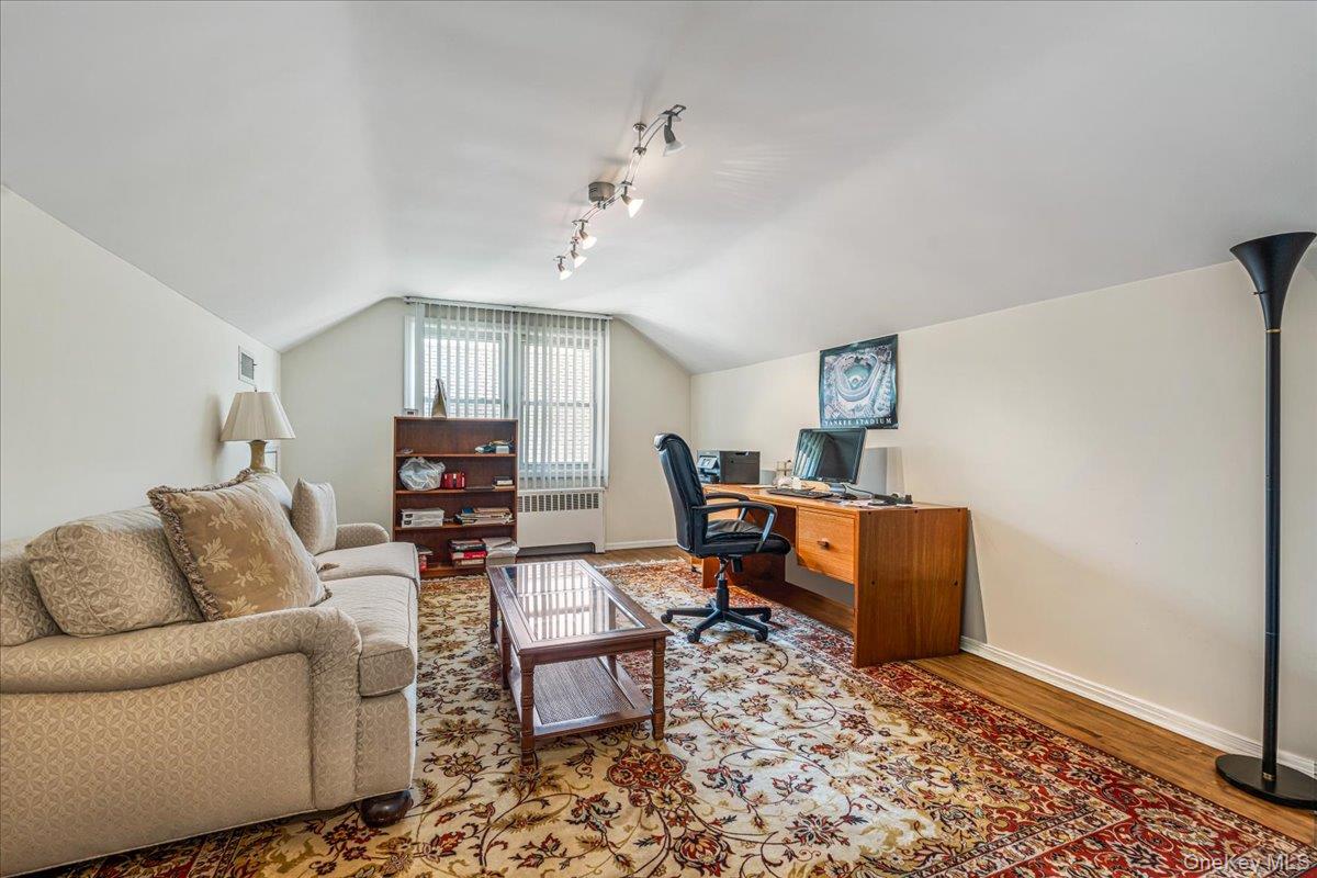 3247 Skillman Avenue Property Photo 17