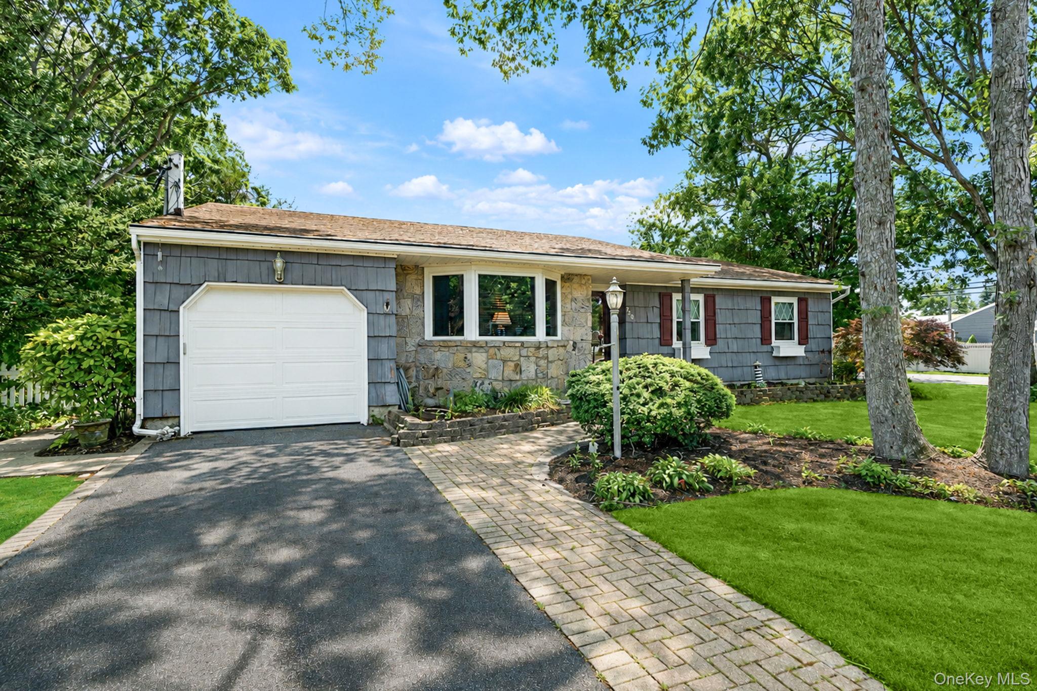 220 Terry Boulevard Property Photo 1